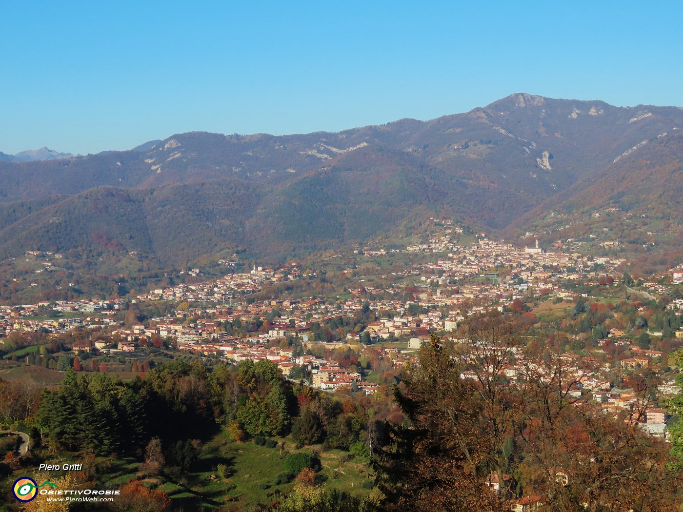 37 Dal  Parco del Castello di San Viglio vista verso Canto Alto.JPG